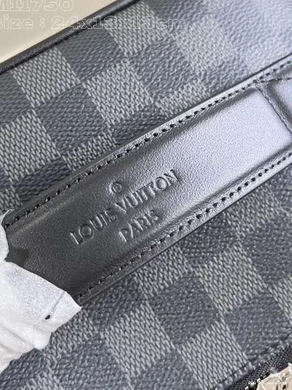 AAA Pruses Bags TOILETRY LOUIS BAG-24*13*13CM VUITTON 0706